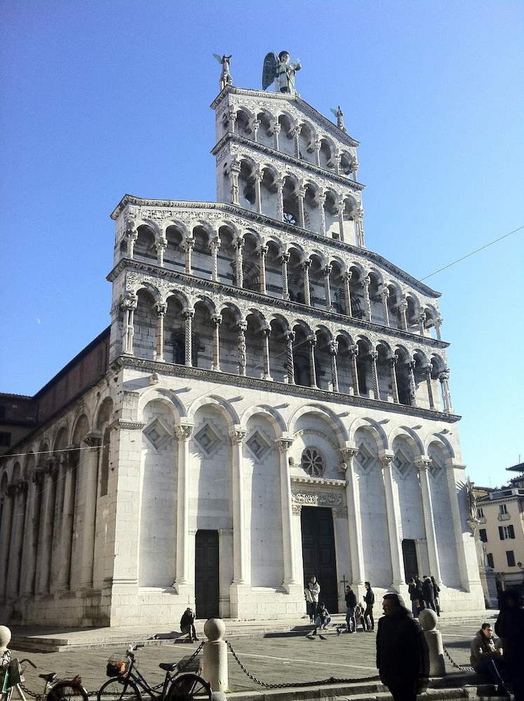Photo 33