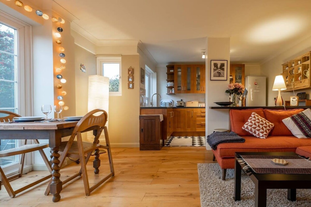 Host Stay Tivoli Den view 2