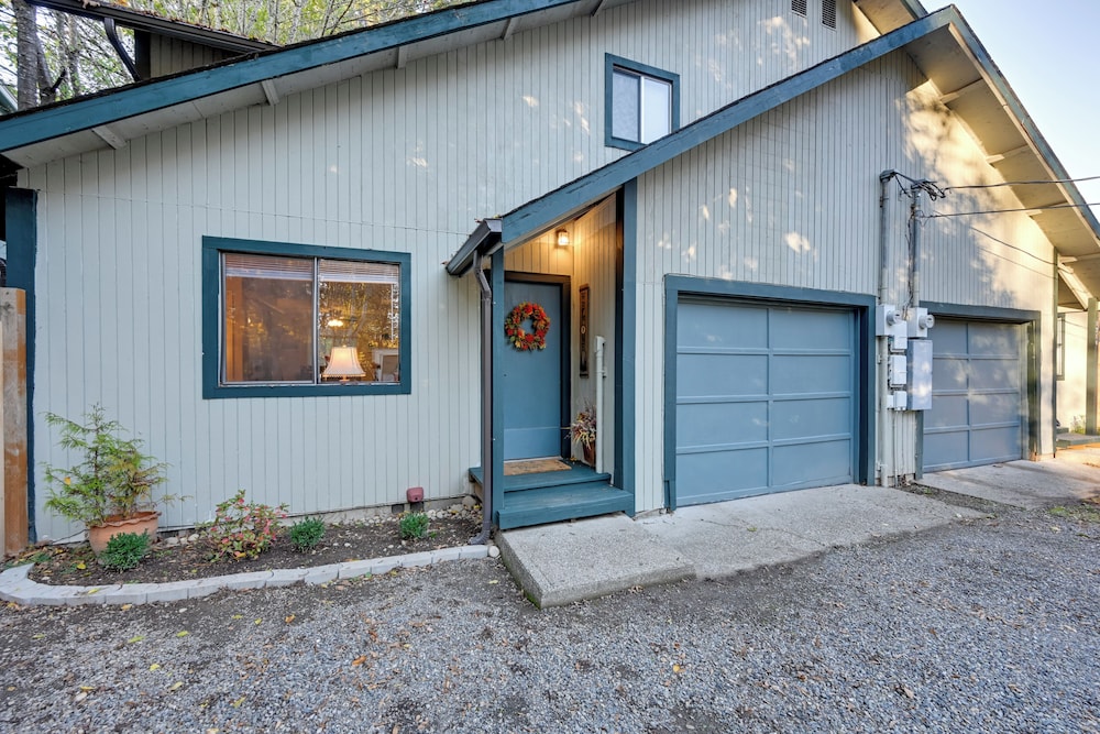 Walk to Parks & Bay: Olympia Duplex w/ Fenced Yard view 5