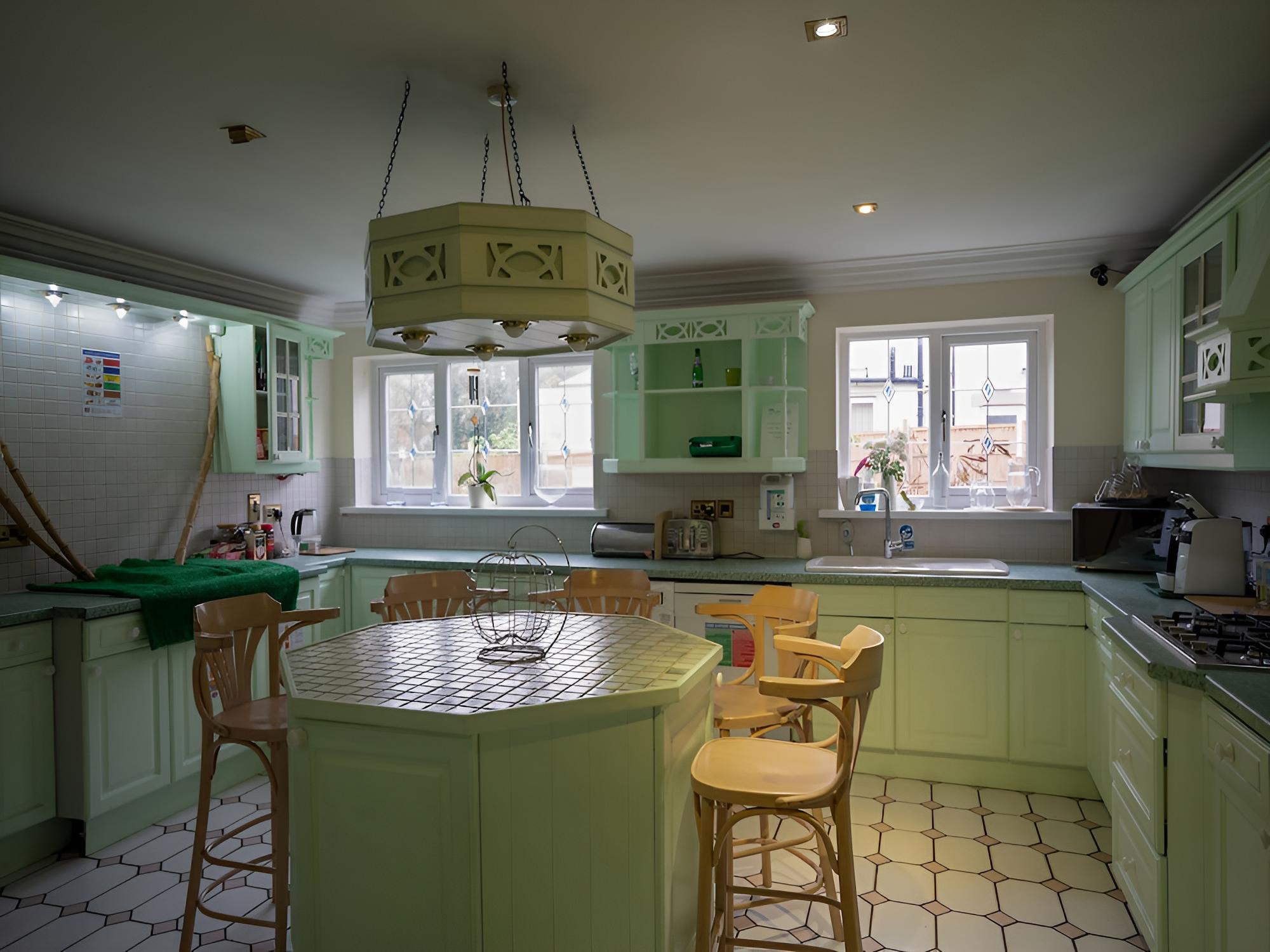 OakCroft GuestHouse Manchester Airport