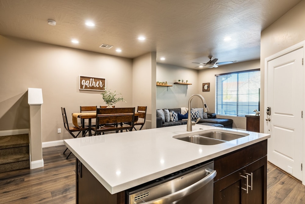 Sand Cove 3 Bedroom Townhouse