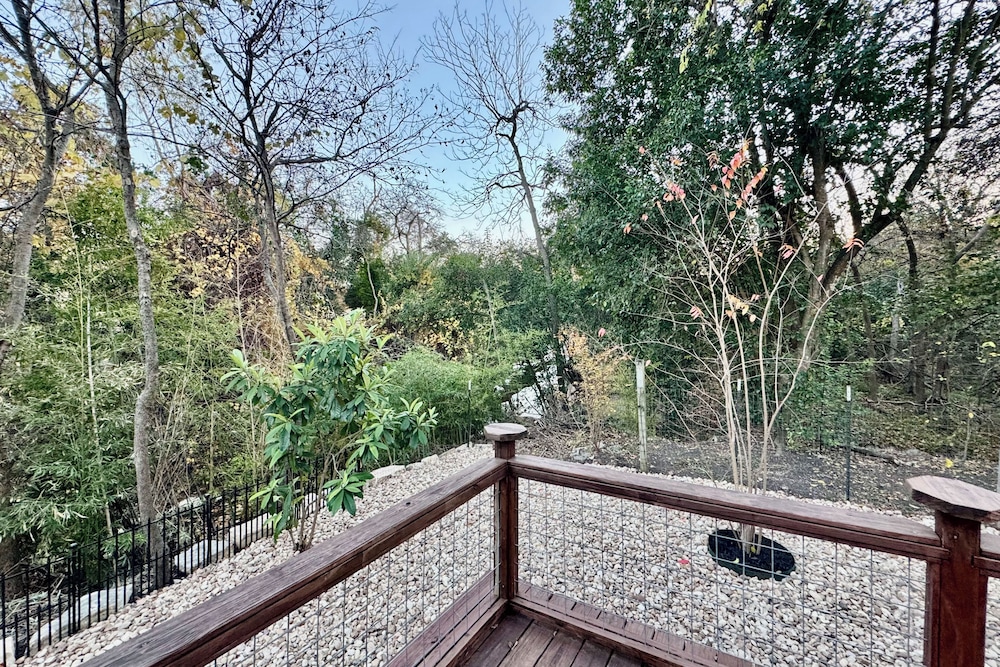 Walk to UT Austin! Charming Duplex w/ Game Room