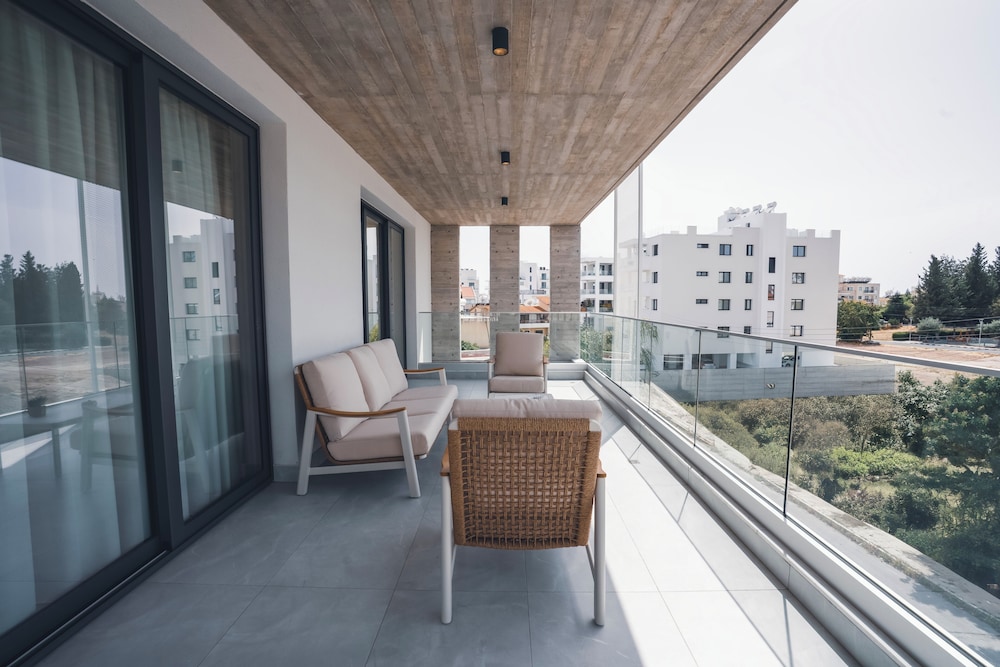 Elegant 2-bedroom Apt With Private Terrace