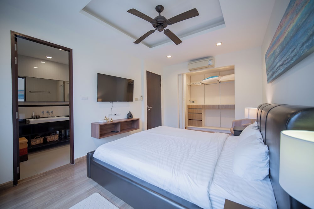 Laguna Park 3BR Townhome by NLA view 3