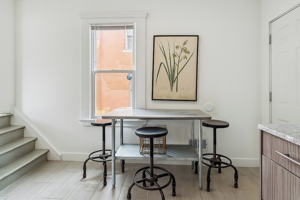 Detroit 6BR House Wifi, Parking, Pet Friendly