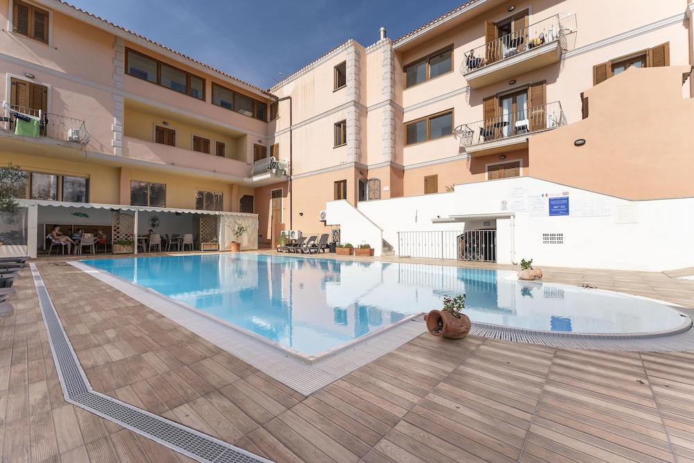 Cristal Blu Apartments In Santa Teresa Gallura