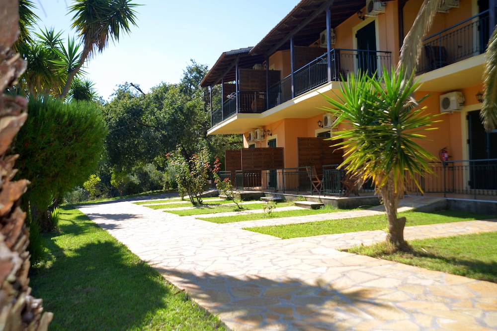 Alexandros Apartments
