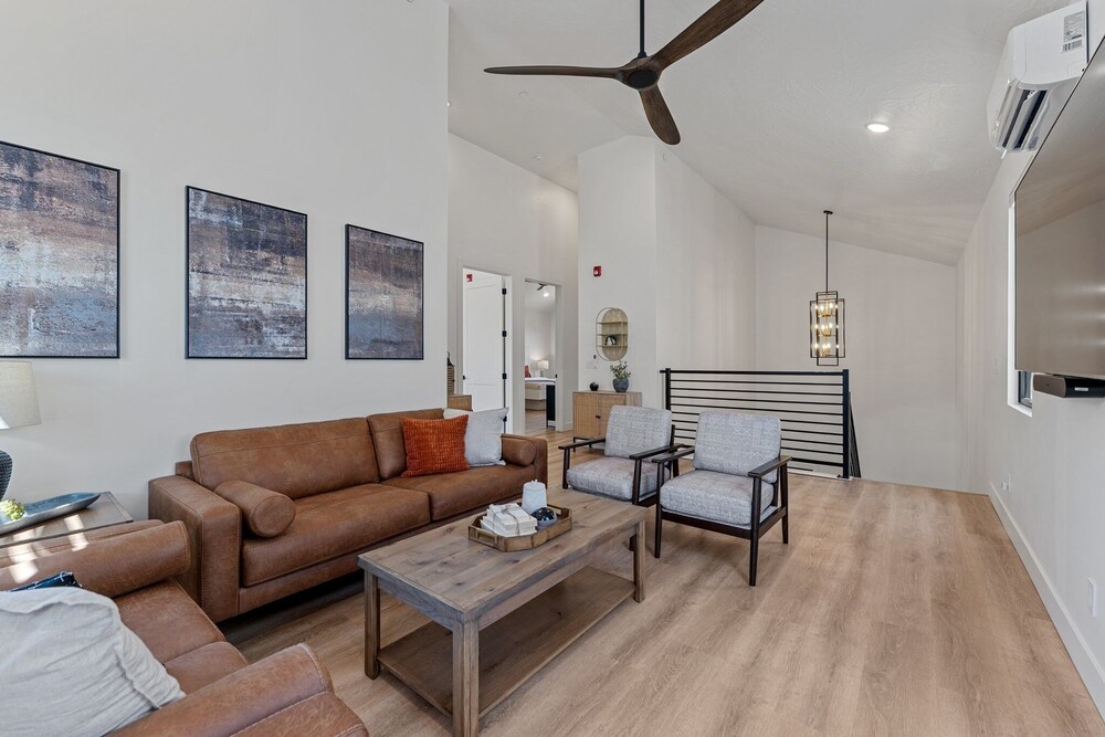 Desert Jewel With Private Gym And Pool 4 Bedroom Townhouse