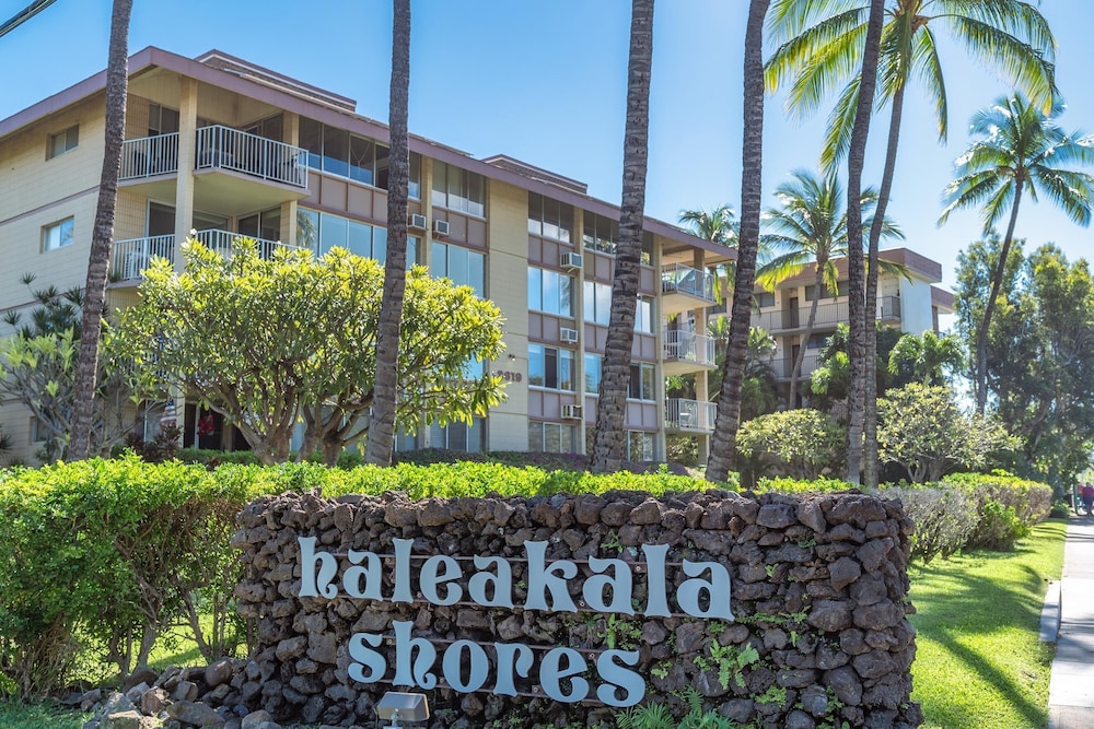 Haleakala Shores A-301 - Golden Sand Beaches, Ocean Views, Sleeps 6, Split AC!