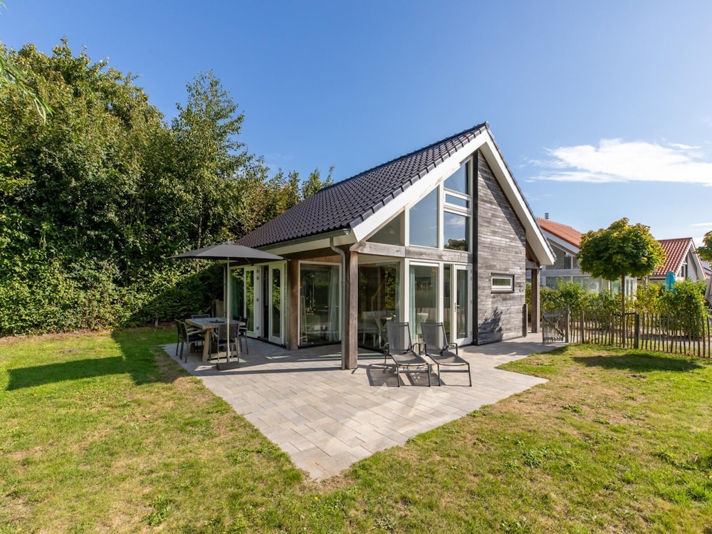 Modern Holiday Home Near Beach