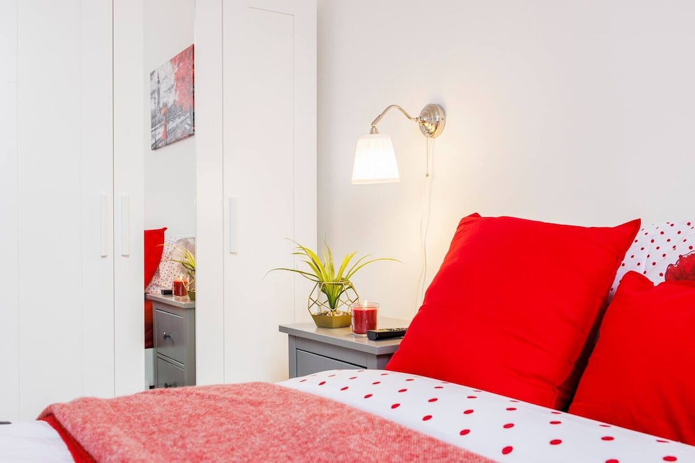 Kensington Charming and Bright Flat