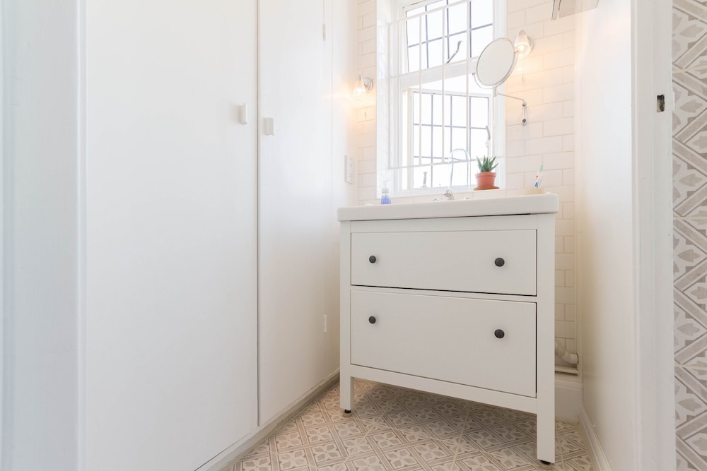 Chic 1 Bed Studio Flat In Popular Bloomsbury
