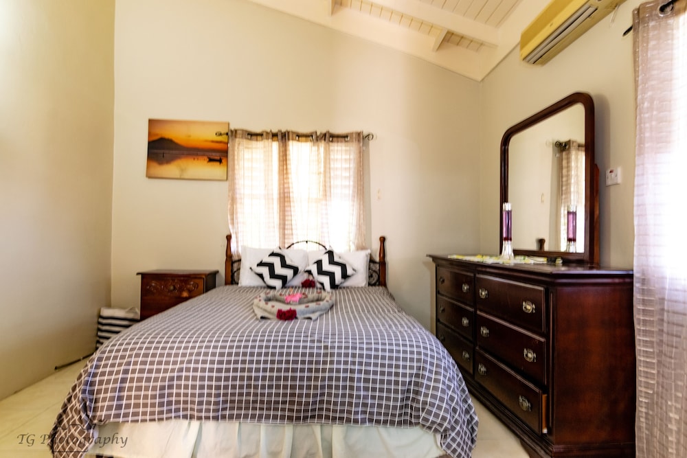St Mary Mins Away From Ocho Rios 2 bed Ocean View Villa