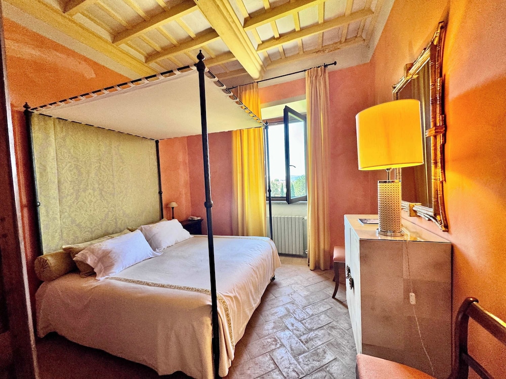 New Estate of Joy a Magnificent Historic Villa Near Rome on Glorious Ground Pool and Olives Galore