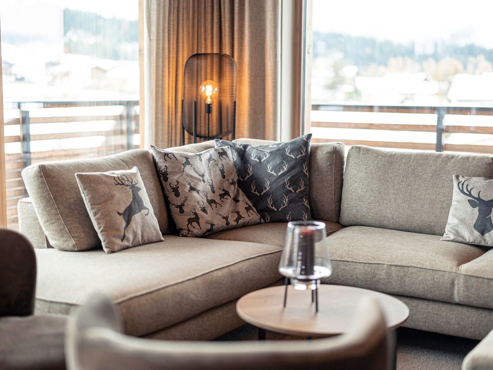 Luxury Penthouse, ski Lift Within Walking Distance