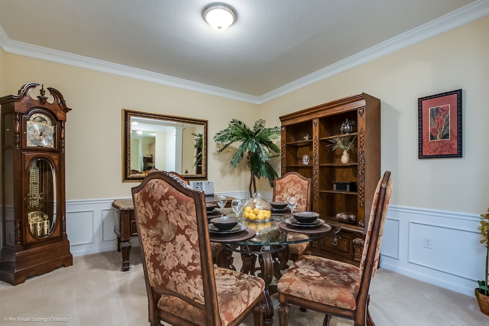 Beautiful Lakeview Condo W/private Balcony
