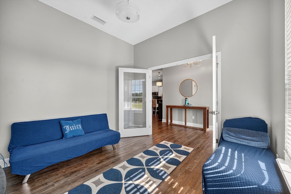 Floridays Manor 4 Bedroom Home