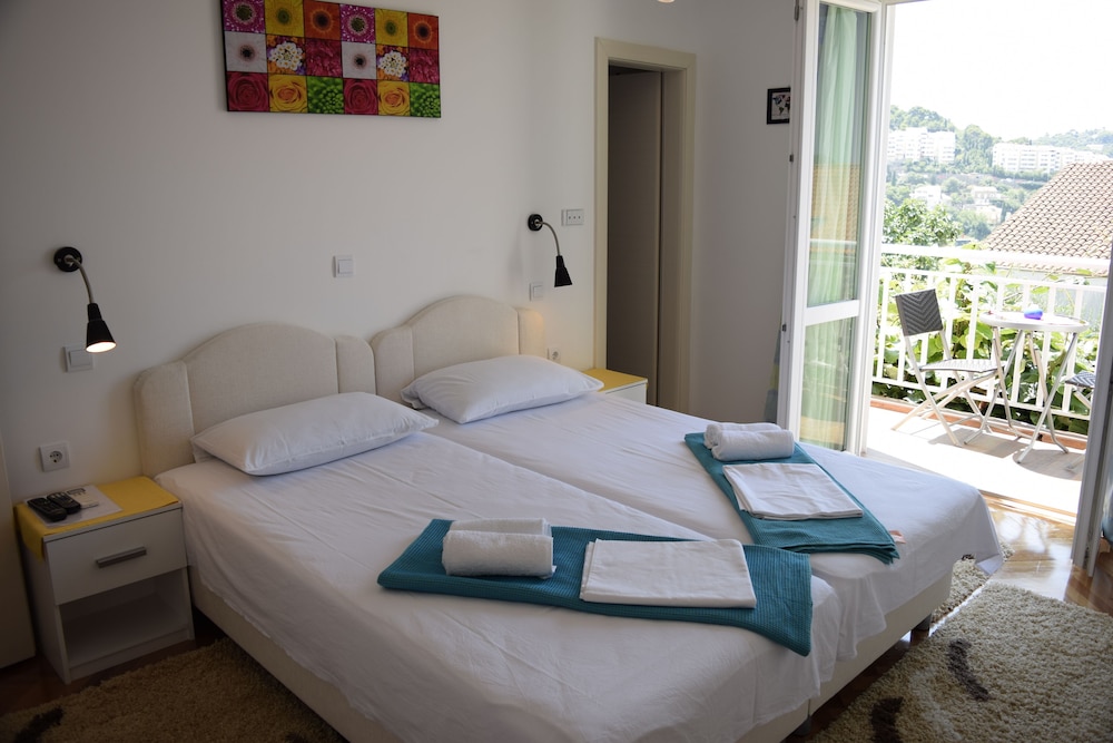 Jele Rooms