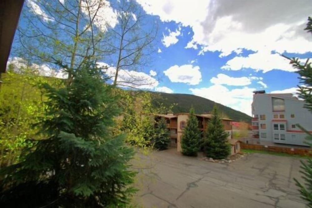 Snowdance Manor 2 Bedroom Holiday home by Key to the Rockies