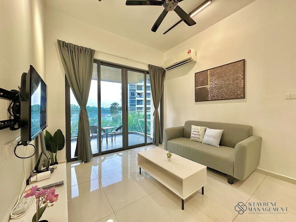 Country Garden Danga Bay Sea View Homestay by Stayrene