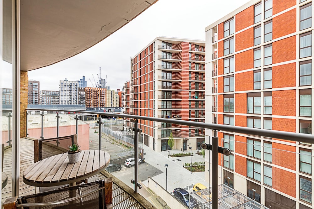 Bright Battersea Apartment