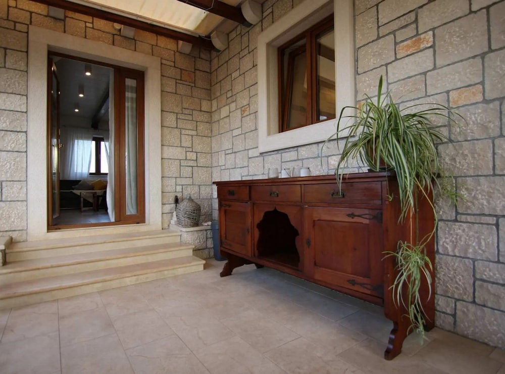 Secluded Oasis With Pool, Outdoor Kitchen, & Landscaped Terraces