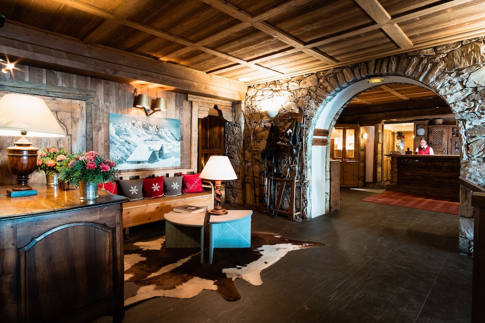 Lobby & Reception