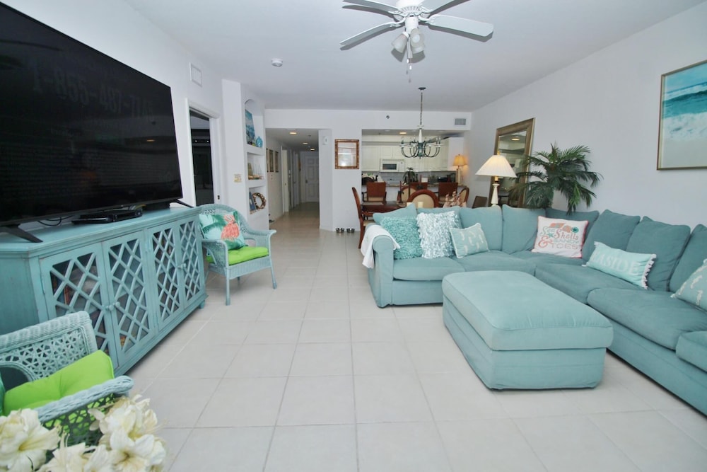 Oceanwalk 2-203