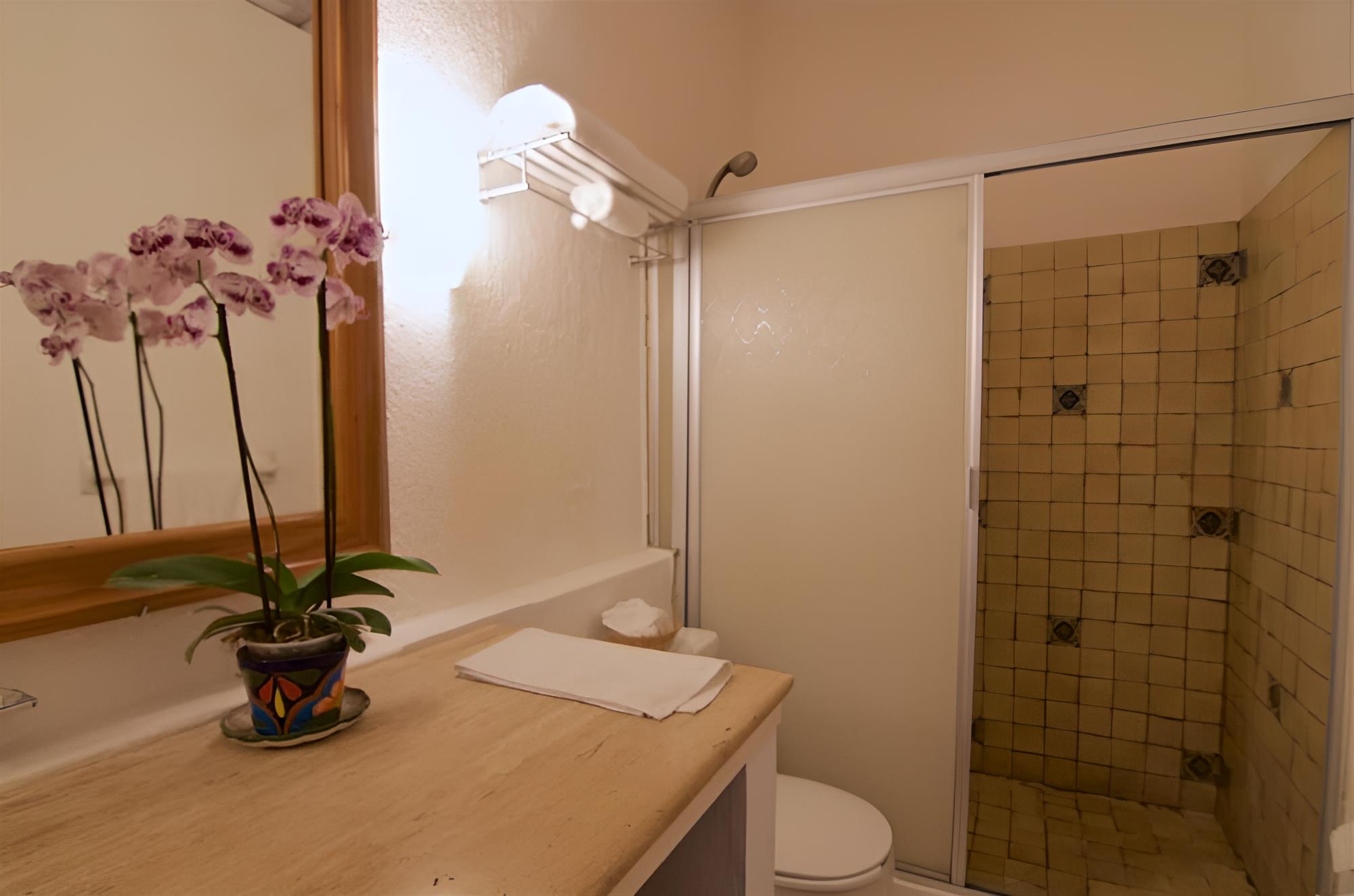 Hotel Mercurio - Caters to Gay Men