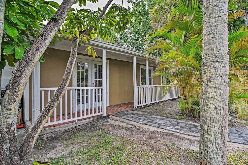 Retreat Half-mile to Beach/siesta Key Village view 4