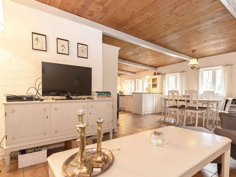 Family Cottage for Eight Guests