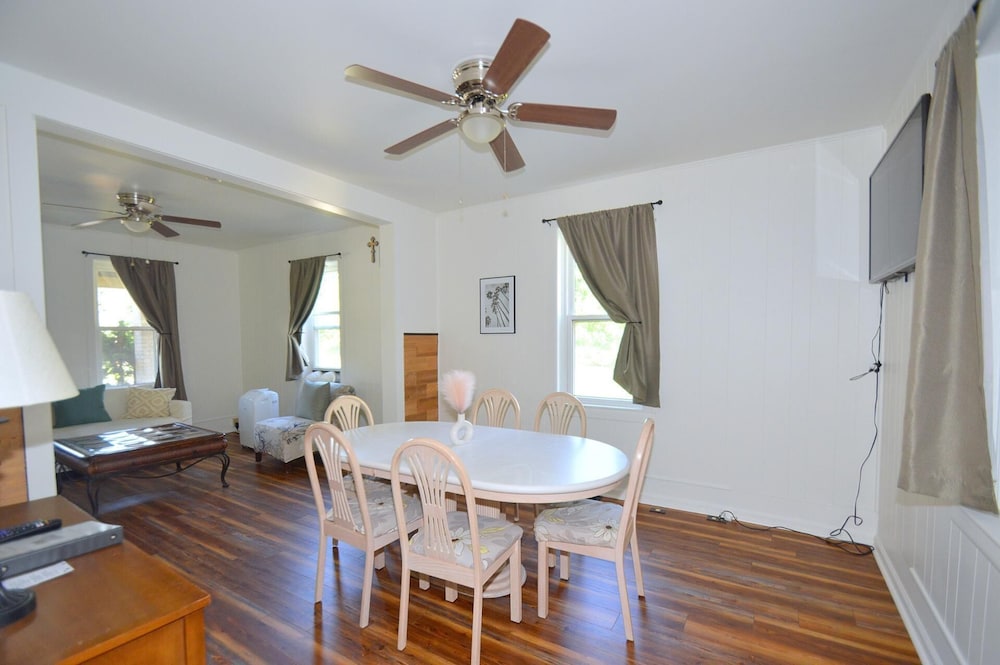 Broadway Cottage - Convenient Location!