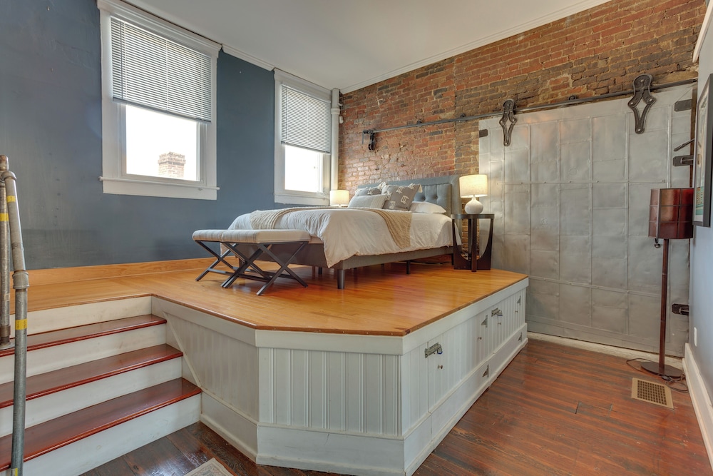 'kentucky Bourbon Loft' ~ Downtown Louisville