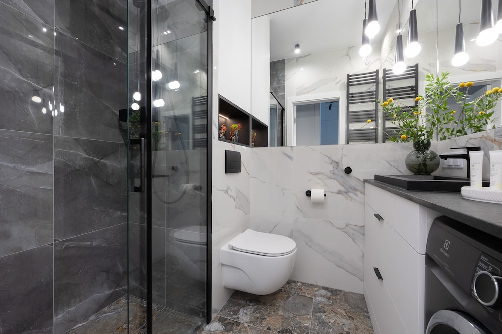 Grzybowska Apartment by Renters Prestige