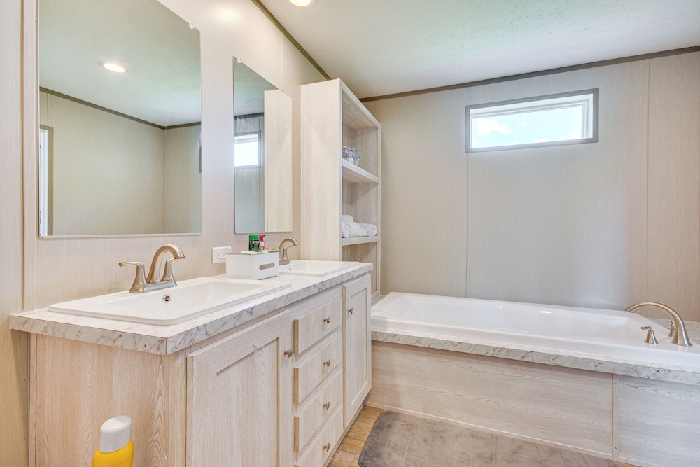 8 Mi to Main Street: Home w/ Yard in Bedford!