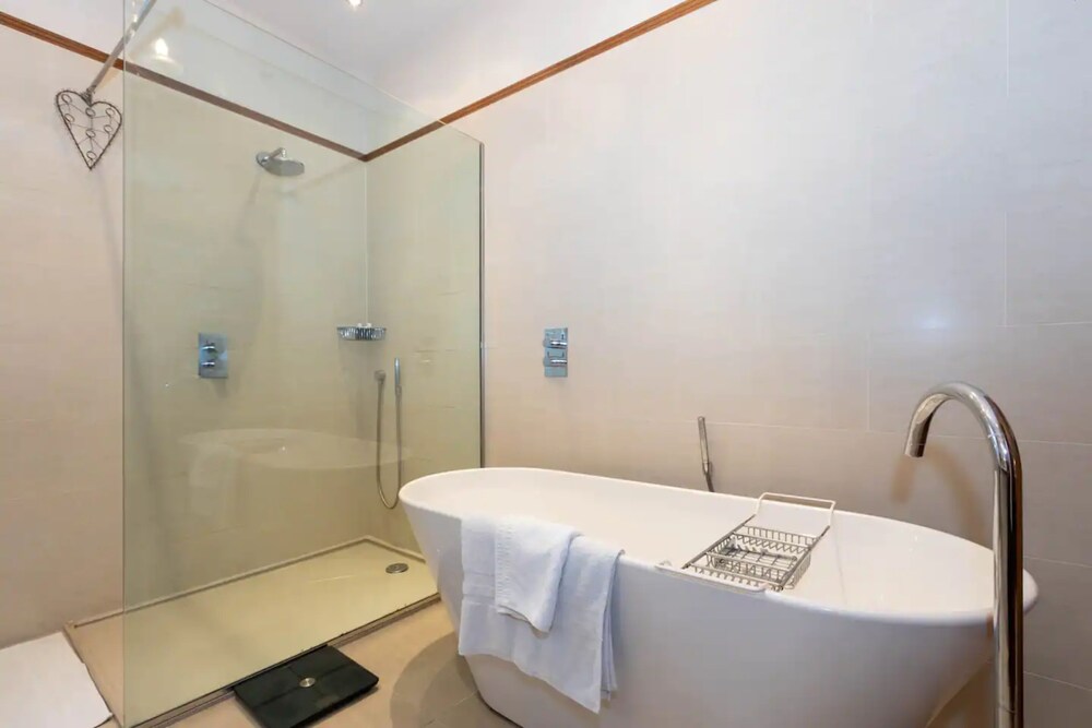 Gorgeous 4 Bedroom Family Home Next to Clapham Common