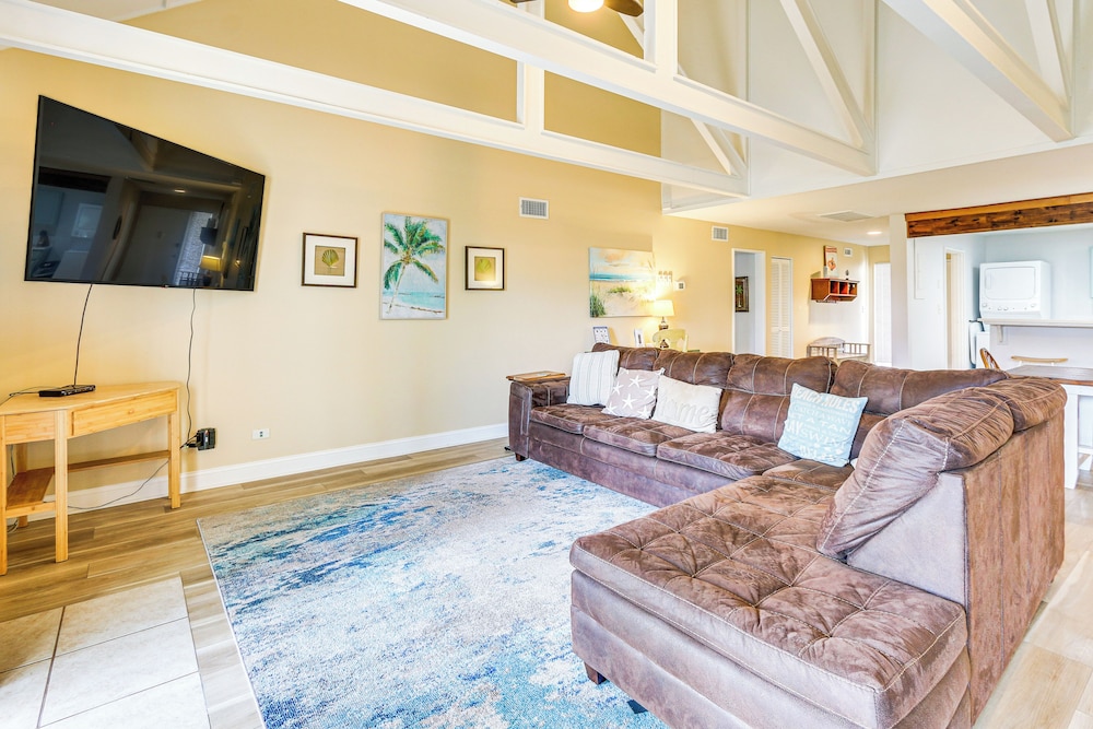 Pool Access + Pet Friendly: Condo in Hilton Head