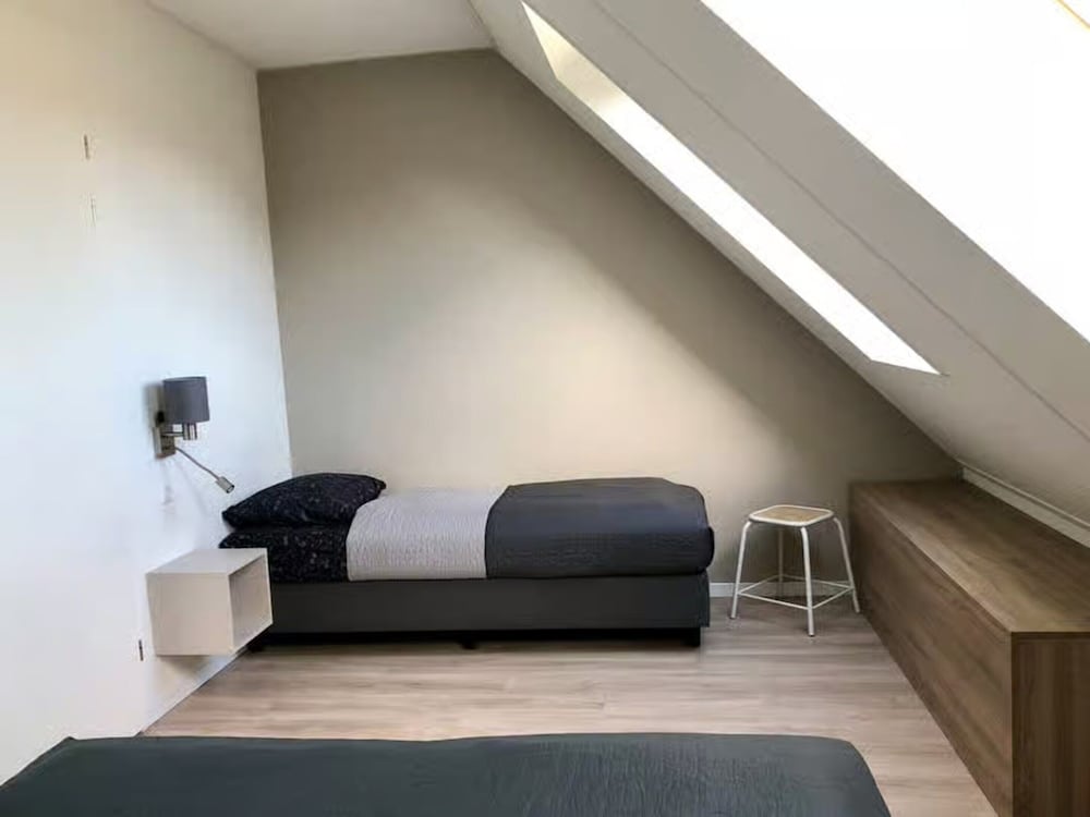 Beautiful Lodge for 5-person Near the Beach