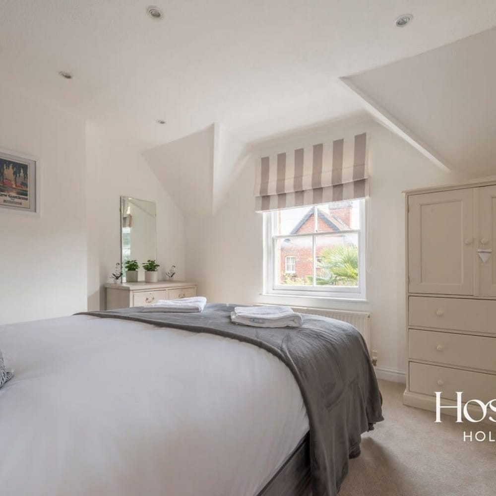 Stunning Character House In The Centre of Henley view 2