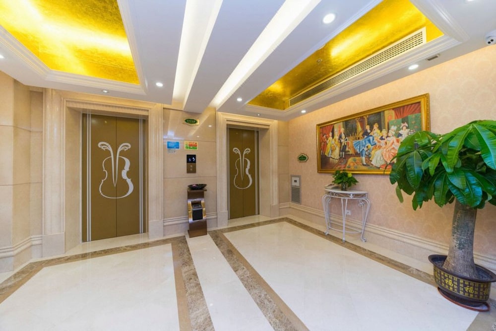 Vienna Hotel Fuyong Exhibition Center