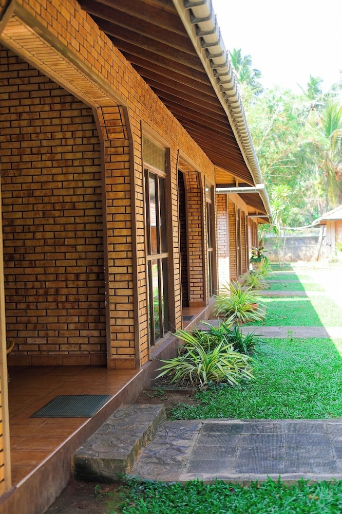 Kumudu Valley Resort