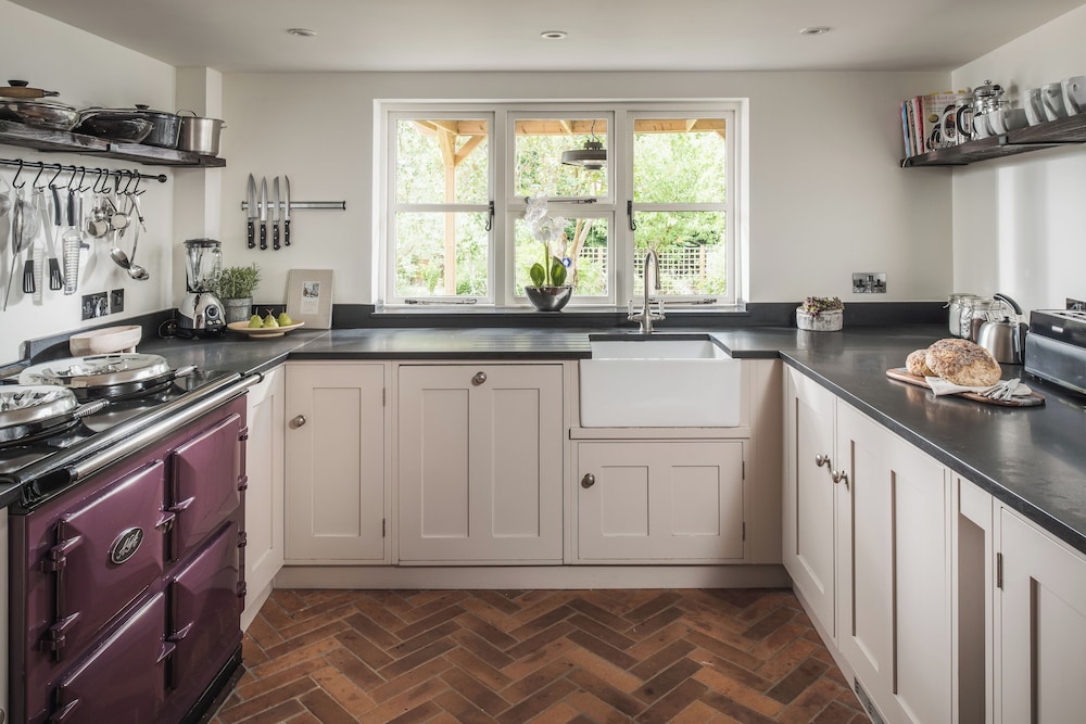 Lovely 3-bed House in West Malling, Kent view 5
