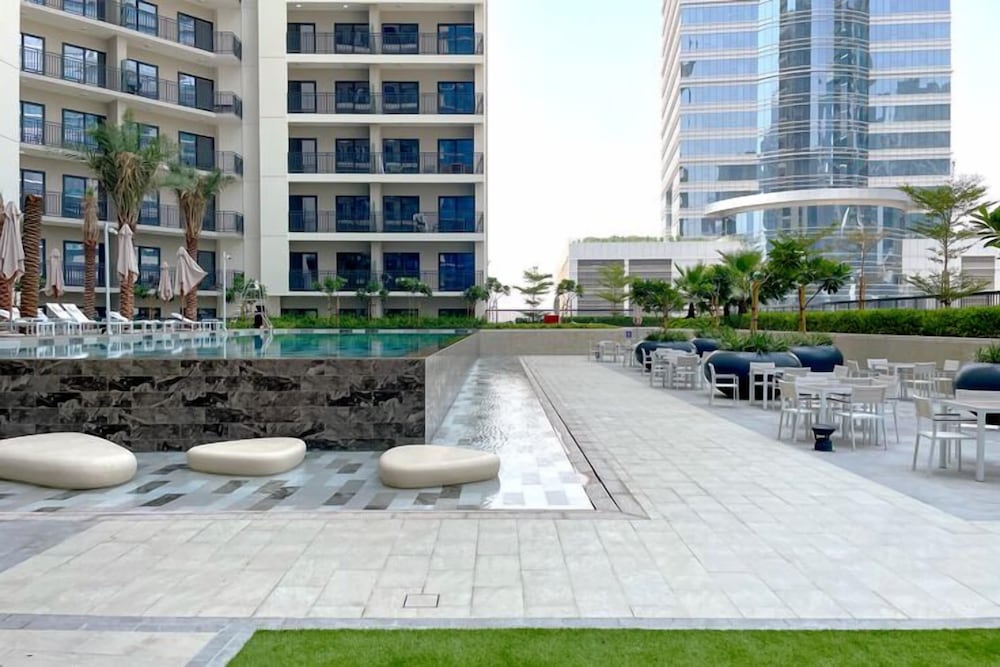 KeyRock - Modern 1BR in Zada with Pool