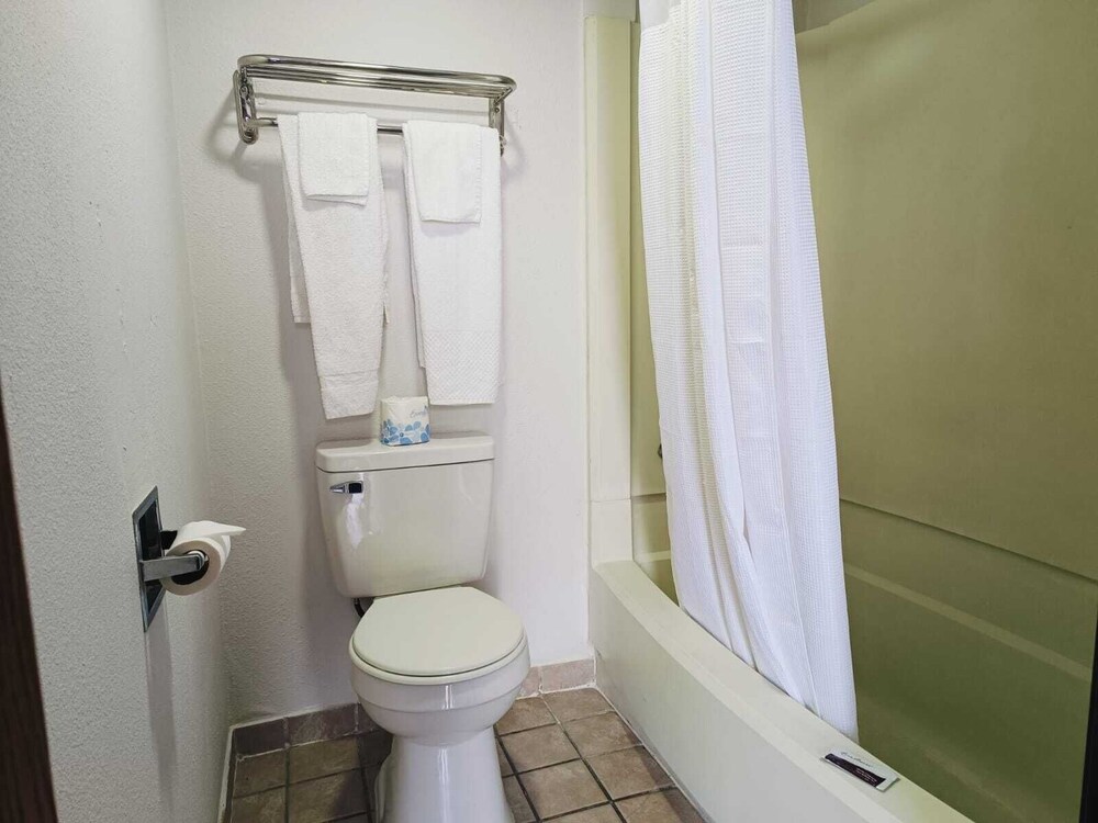 Capital O Travelers Inn Lawton Fort Sill