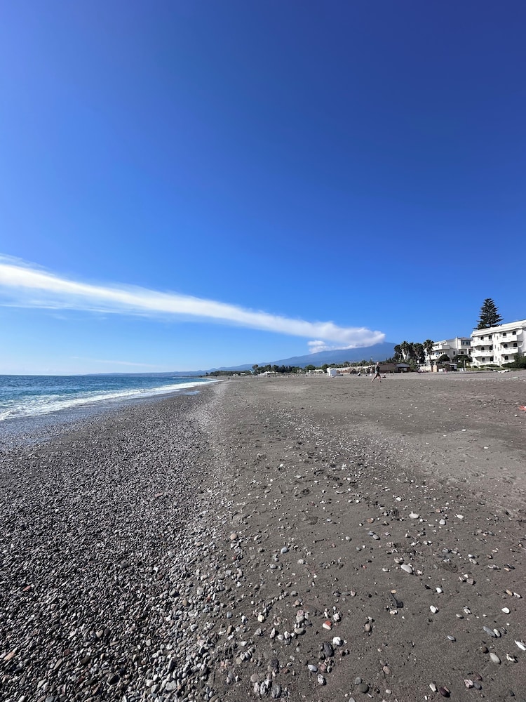 I Puritani on the beach