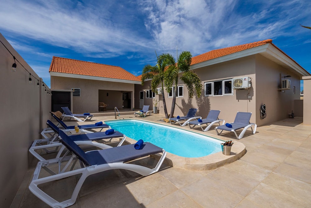 Central 4br3ba Villa w Ocean Views Private Pool