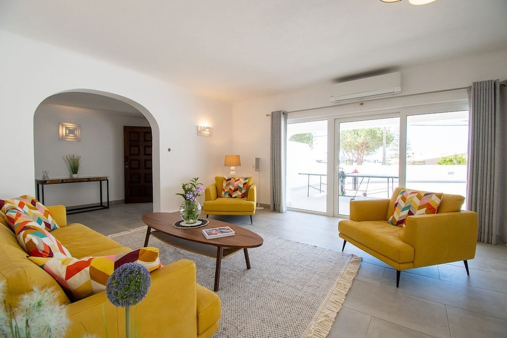 Lavanda Magnificent Five Bedroom Villa in Carvoe