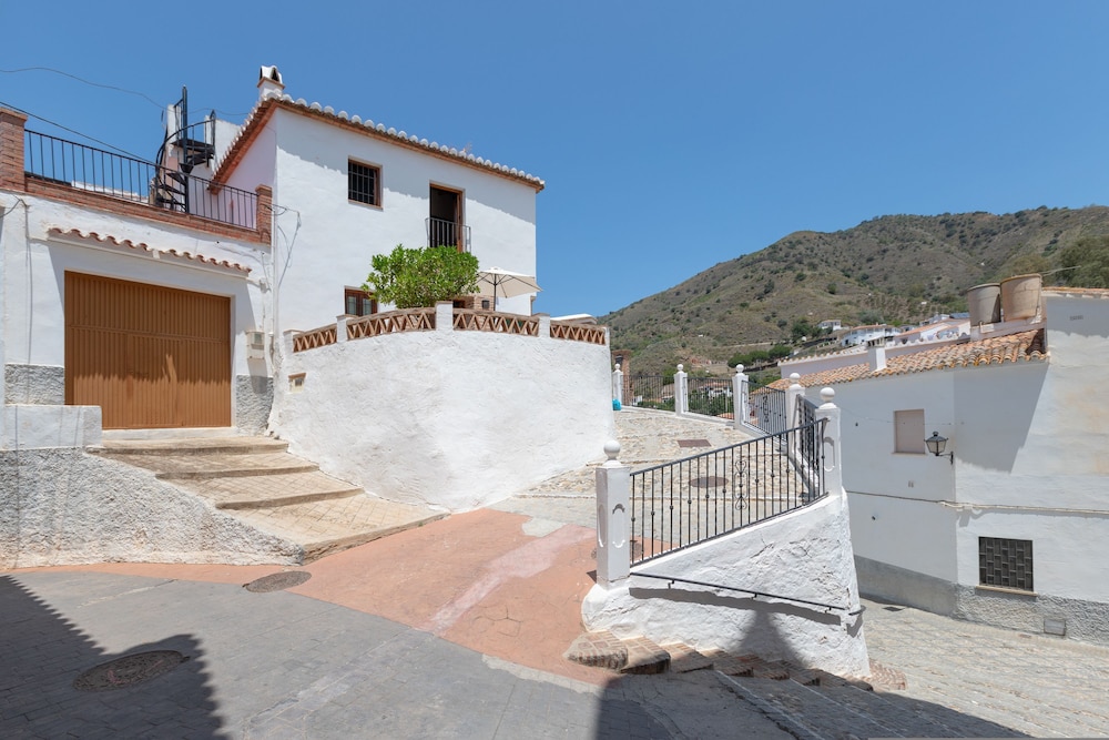 El Porton in El Borge view 2