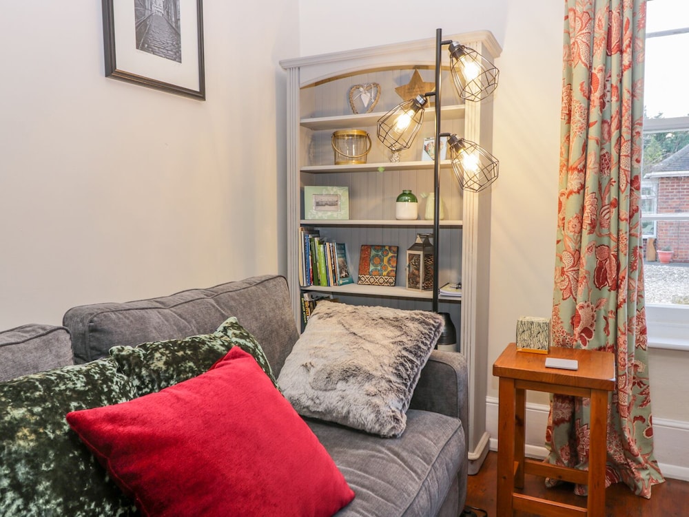 Pelham House Cottage view 4