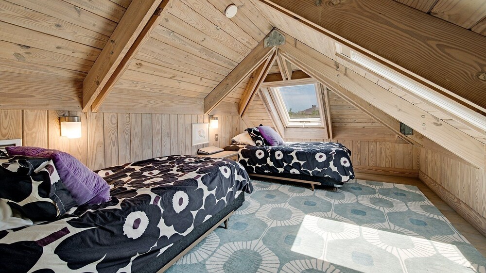 A Retreat To Create Memories For A Lifetime. 5 Bedroom Home by Peace Vacations view 3